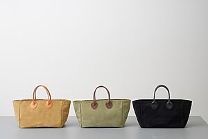 こちらは気が利く帆布ワイドトート＋。気が利く帆布トート＋同様にカラーは3種類