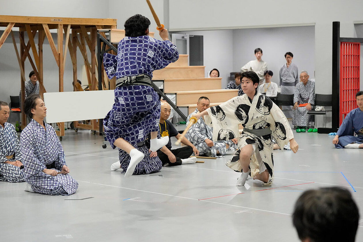 木彫　受賞作品　大野勘三郎(晃誉)作　「陽春　双雉子」　欄間 木彫 受賞作品 大野勘三郎(晃誉)作 「陽春 双雉子」 欄間 【公式通販】