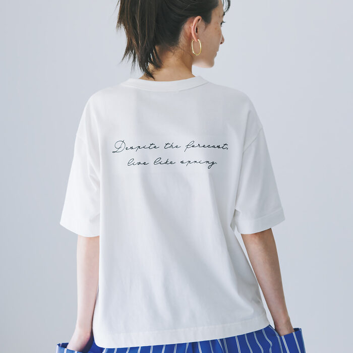 夏場に重宝。体のラインを拾わず1枚で決まる、大人の白Tシャツ