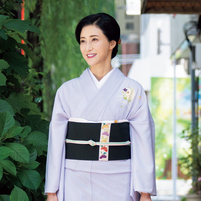 青山着物部主宰、着付け師・青山アキコさんの着物の時間──「着物を通して装うことの楽しさや日本の伝統文化の魅力を伝えたい」