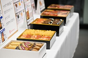 1マスずつ中身を選ぶことができ、内容も価格も自分で決めることができる「よりどりおせち」