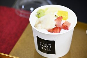 〈東京青山「KIHACHI」監修〉フルーツののったパフェアイス