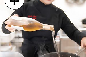 中国料理研究家　シャウ・ウェイ シェフ