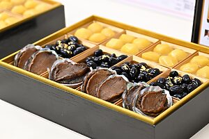 「名店・名シェフの よりどりおせち」9マス 13,500円～、12マス 18,000円～ ※写真は詰め合わせ例