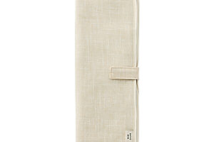 持ち運びに便利な携帯ポーチがついていて便利！