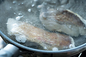 魚を“ゆでる”、目から鱗の調理法