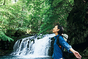 蓼科大滝はホテルから徒歩15分ほどで行ける