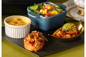 秋の京都旅、散策を楽しんだ後は天然温泉でゆったり。 2つの古都の美学が調和したホテルで伝統⽂化に浸る