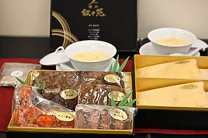 〈叙々苑〉「焼き肉おせち（あわび粥付）」37,800円