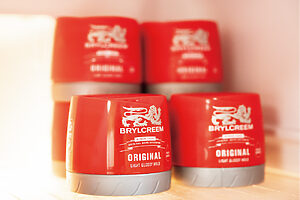 イギリスのヘアクリーム〈ブリルクリーム〉。適切な価格で販売するイギリスのAmazonで購入