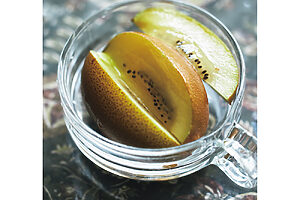 キウイをはじめ、野菜や果物は皮も食べる。なんでも大切に食べ切ることで食品ロスや生ごみも激減