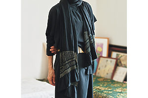 虫に食われてしまった100年以上前の兵児帯は、父親の遺品。チュニックとストールにリメイク