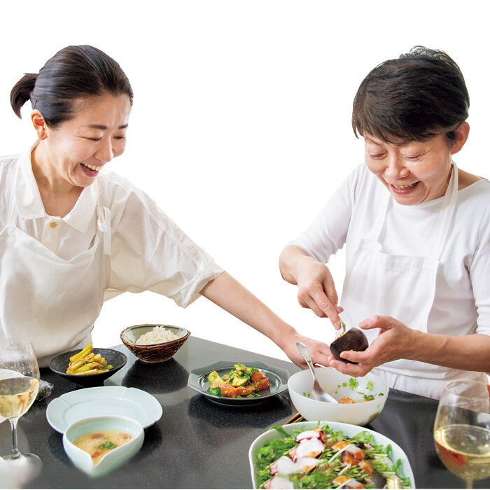 酒を愛する料理家が“師弟共演”！──豚ロース／油揚げを使った、5分で作れる簡単おつまみ