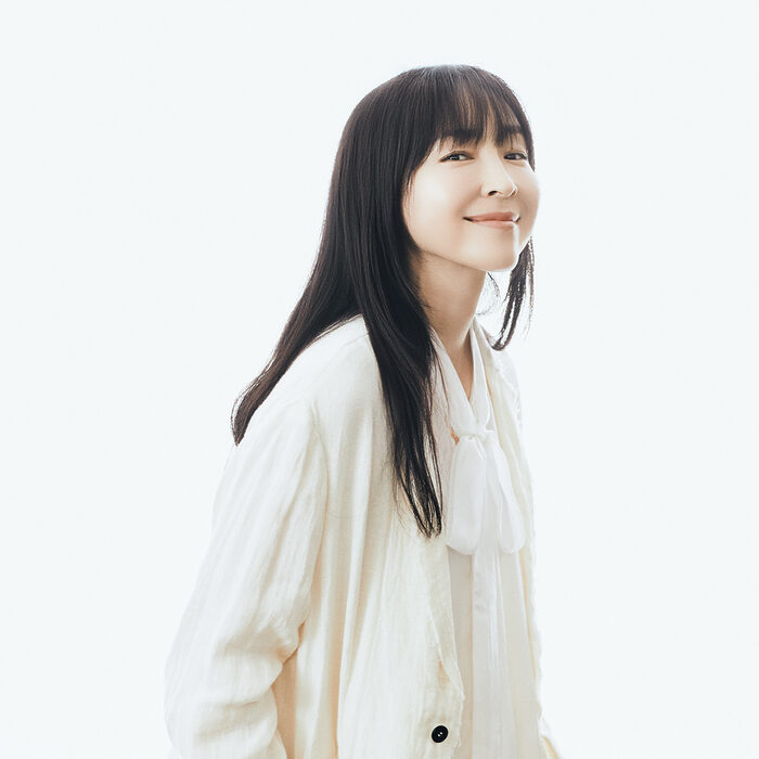 【俳優・麻生久美子さんに聞いた】想像力＆創造力を刺激する海辺の町のから騒ぎ──映画『海辺へ行く道』