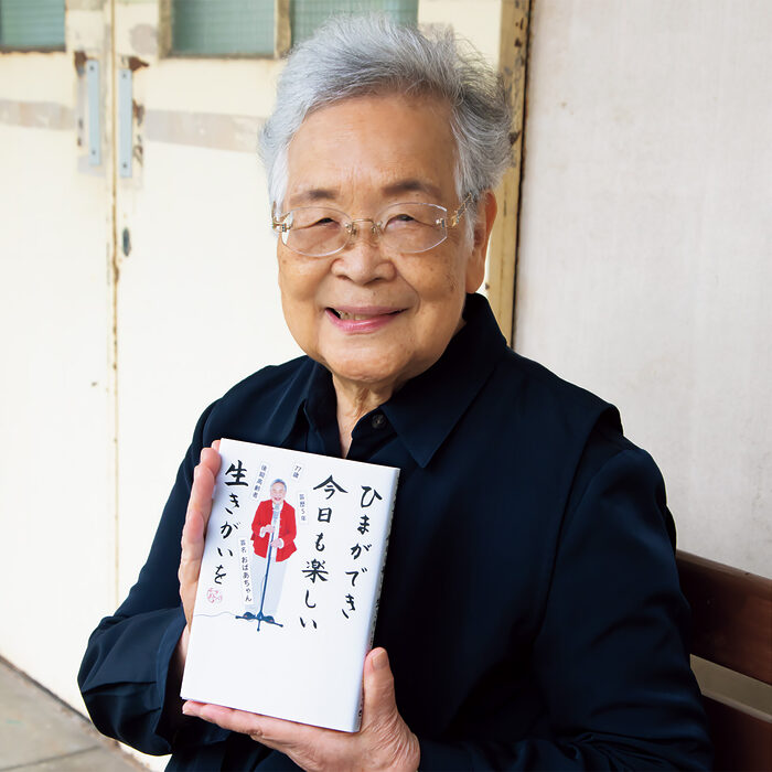 【女の新聞 100年を生きる】お笑い芸人「おばあちゃん」──72歳で“若手”デビューした吉本芸人「一度きりの人生、楽しみ尽くさなきゃもったいない」