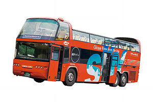 渓流ツアーは屋根なしバスで！