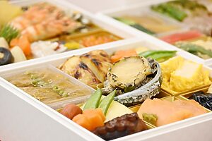 やわらかな食感の鮑や京都らしい蒸し寿司も