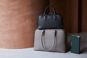 ビジネスからプライベートまであらゆるシーンに馴染んでくれる、シックなデザインとカラーリング