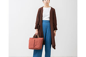 気が利く撥水2WAYショルダートート Mのレッドブラウン