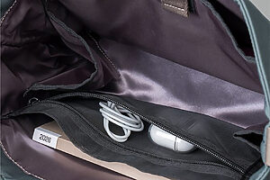 内側にはメッシュポケットも！