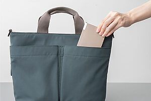 自立するので、ものの取り出しなど何かと便利