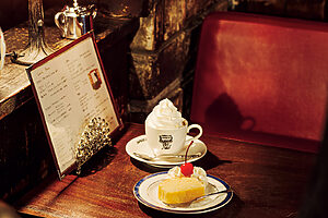 「神保町　ラドリオ」のケーキセット