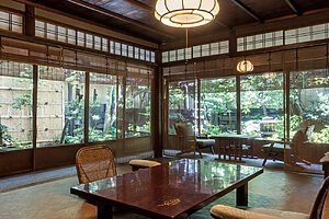 『柊屋』でもっとも古い江戸末期に建てられた一角の14号室。川端康成が愛したこの部屋は、当時の趣を残す