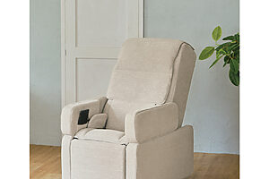 【暮らしに溶け込むスリムデザイン。】ファブリックや縫製、生地の張り具合まで丁寧に仕上げた、インテリアに調和するデザイン。横幅約68㎝、専有面積はおよそ1畳分なので、限られたスペースにも置くことが