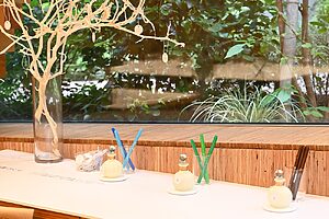 香りから想起した言葉を書き記し、皆で完成させる「香りの辞書づくり」