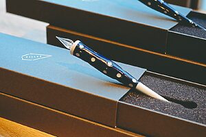 「掻き落とし」による水玉模様がレトロな肥前吉田焼（嬉野）