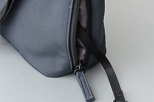 サイドポケットにはキーストラップも！