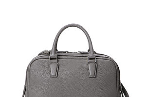 ベルオーブ ミニボストン16万5000円（TSUCHIYA Class）。ミニボストンもブラックとグレーの2色展開。約680g