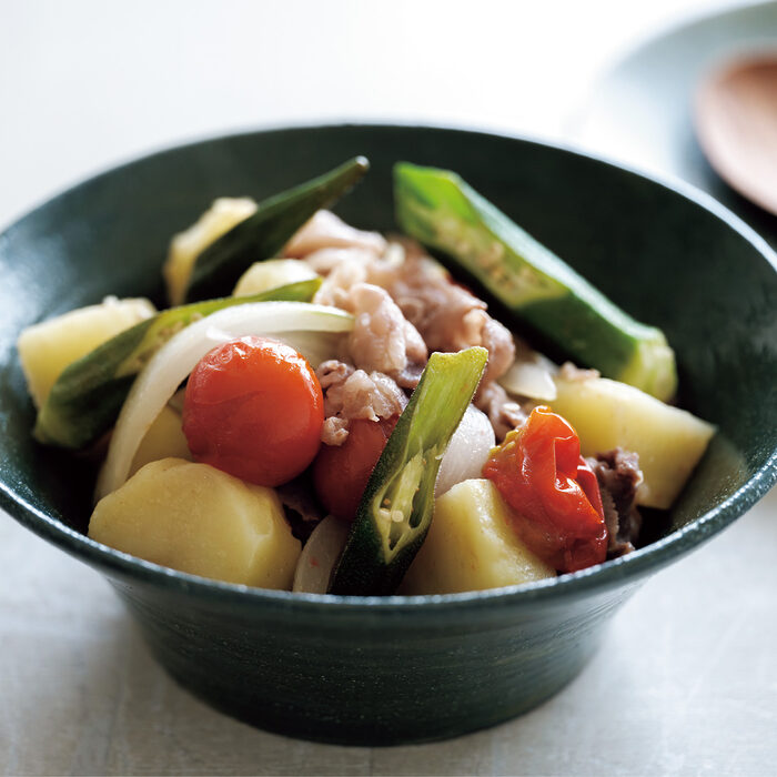 しらいのりこさんが教えるレンジで絶品メインディッシュ──夏野菜の肉じゃが／豚となす、ピーマンの味噌炒め／鮭とレタスのレモン蒸し