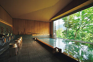 1階の大浴場。ふきやオリジナルの化粧品など、アメニティも豊富