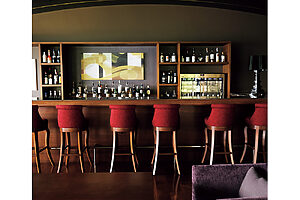 打ち上げ花火を見下ろす特等席を備えたバー＆ラウンジ『マグダレーナ』。花火大会開催時の宿泊予約はお早めに