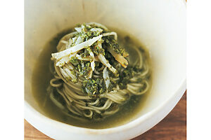 同じくコース例。輪島の「なすそうめん」をパスタ風に。なすのオランダ煮と焼きなすのジュース、あわび、わらびと