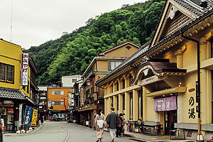 伝統とアートが出合う街──漫画家・ひうらさとるさんの城崎温泉街の楽しみ方 Vol.1