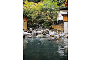 露天風呂が魅力の“御所の湯”。外湯に入り放題の、1日券1,500円も販売されている