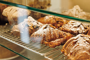 人気のクロワッサン オ ザマンド450円