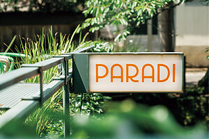 橋上のテラス席も心地よい