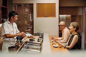 特別な日はもちろん普段から夫妻の行きつけ。おまかせで旬を味わう