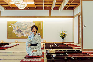 大広間は約60畳。1階浴室入浴＋2階大広間休憩（貸浴衣とお茶・お菓子付き）1,280円