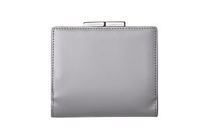 レベーヌ フォールディングウォレット6万500円（TSUCHIYA Class）。約130g