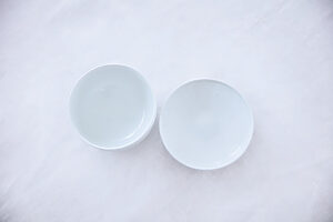 蓋ものは、薬味入れにちょうどいいサイズ。直径11×高さ5.5cm（蓋を入れた高さ7cm） 1万780円