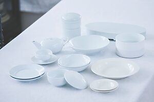 包容力のある白の器は、究極にシンプルでいて多彩な表情を持つ