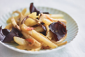 じゃがいもとキクラゲと桜エビの柚子胡椒炒め