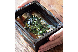 会津本郷焼の「にしん鉢」で漬け込む「にしんの山椒漬」