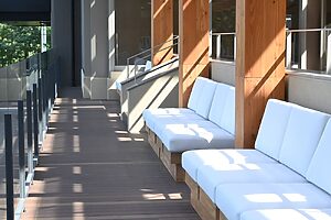 特別フロアへのエスカレーターを上がった先にあるテラス