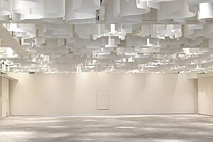 白を基調とした6Fホール