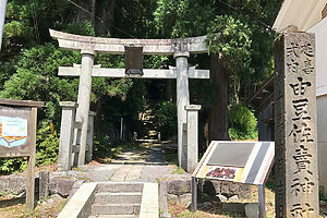 湯田川温泉の中心にある由豆佐売神社は、紀元650年の創建と言われている歴史のある格式高い神社。映画“たそがれ清兵衛”のロケ地にもなった